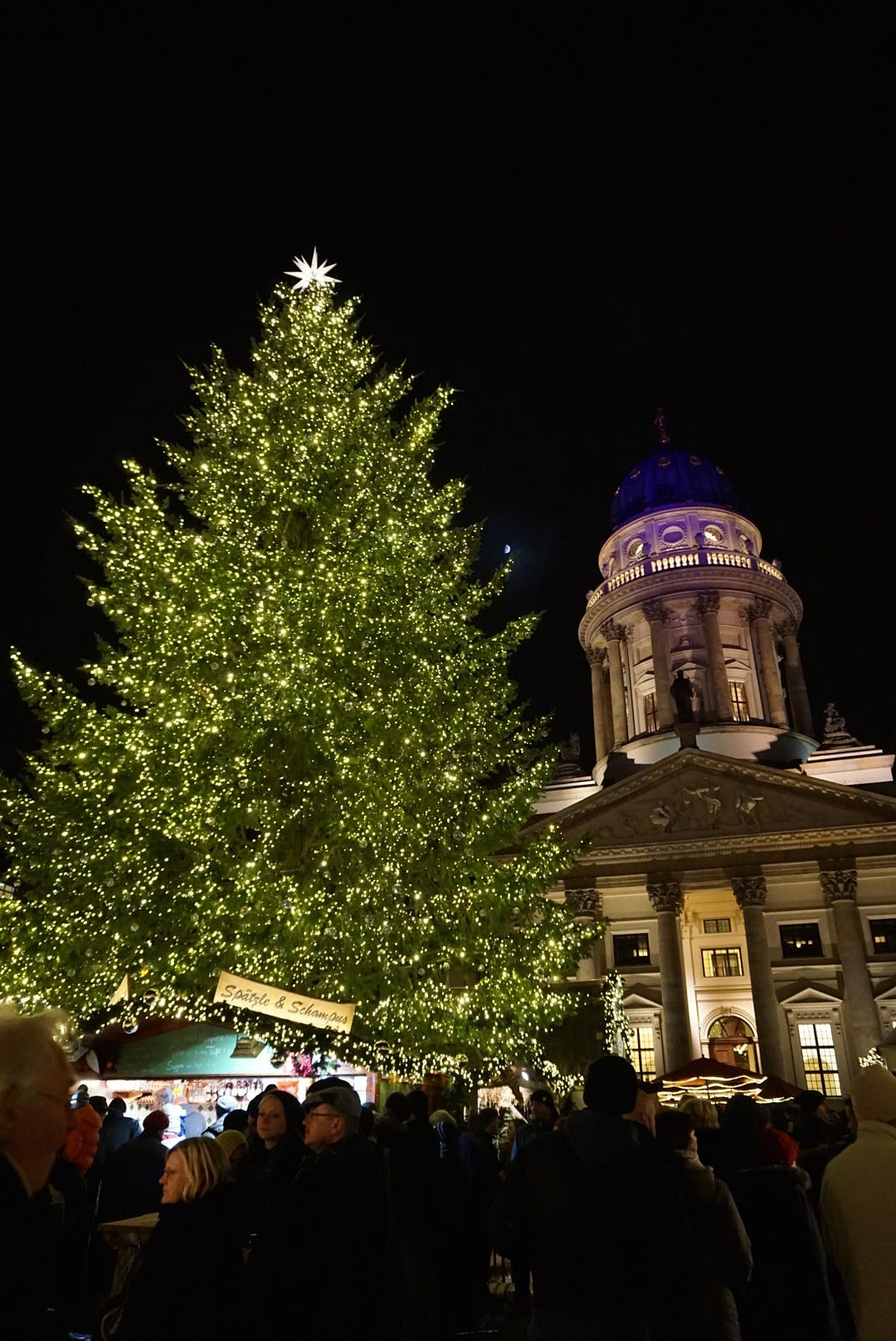 Gendermanmarkt berlin christmas tree