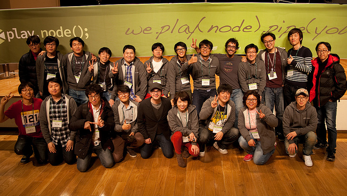 @isaacs, @mikeal 그리고 play(node) 관계자들, 2012년 가을, 대한민국 서울.